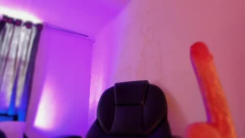isabella online show from June 3, 2:33 pm