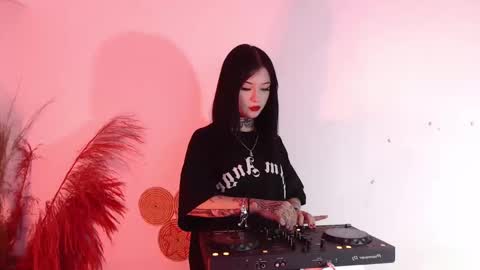 Snapshot of isabella__dark chatting on January 3, 10:29 pm    online show from January 3, 10:29 pm