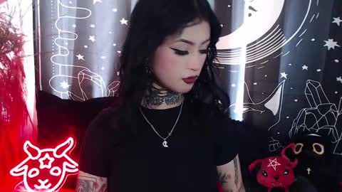 Snapshot of isabella__dark chatting on February 10, 8:42 pm    online show from February 10, 8:42 pm