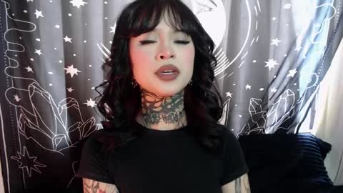 Snapshot of isabella__dark chatting on January 20, 9:43 pm    online show from January 20, 9:43 pm