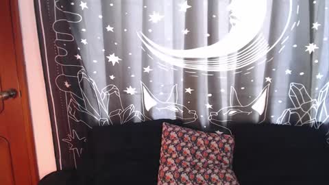 Snapshot of isabella__dark chatting on January 15, 6:19 pm    online show from January 15, 6:19 pm