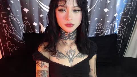 Snapshot of isabella__dark chatting on January 13, 8:58 pm    online show from January 13, 8:58 pm