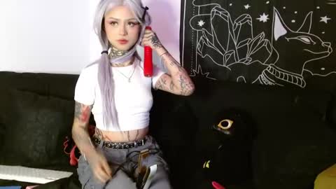 Snapshot of isabella__dark chatting on October 25, 10:21 pm    online show from October 25, 10:21 pm