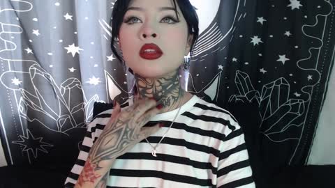 Snapshot of isabella__dark chatting on January 31, 8:22 pm    online show from January 31, 8:22 pm