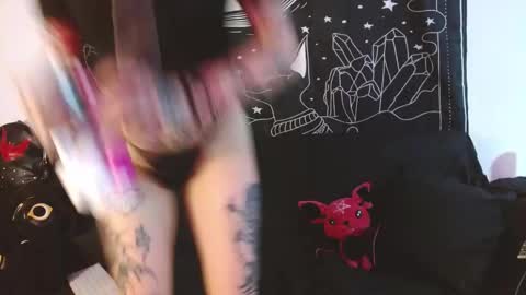 Snapshot of isabella__dark chatting on October 30, 10:10 pm    online show from October 30, 10:10 pm