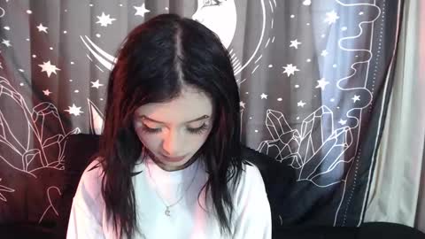 Snapshot of isabella__dark chatting on January 11, 9:25 pm    online show from January 11, 9:25 pm