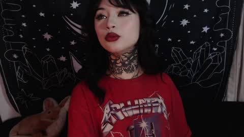 Snapshot of isabella__dark chatting on January 24, 10:51 pm    online show from January 24, 10:51 pm