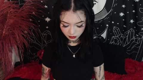 Snapshot of isabella__dark chatting on February 5, 11:28 pm    online show from February 5, 11:28 pm