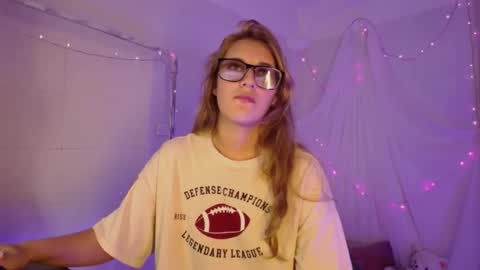 Isabella Rros online show from November 5, 10:45 pm