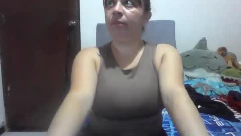 isabellaa_hills_ online show from June 11, 1:16 am
