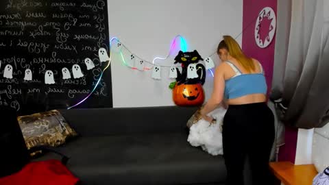 isabellabler online show from October 30, 1:23 pm