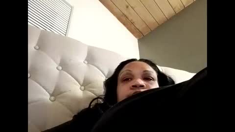 Isabella online show from April 12, 7:45 am