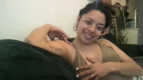 isabellaelizabeth online show from April 16, 7:25 pm