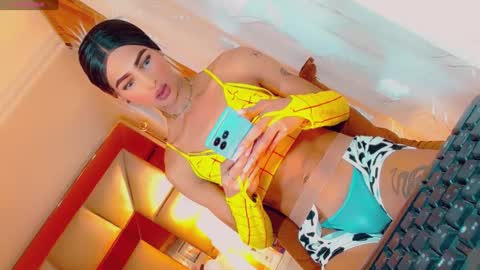 isabellagirs online show from October 11, 5:45 am