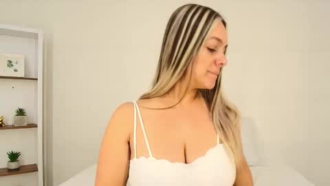 Isabella  online show from February 3, 1:59 pm