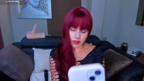 Isa Hill  online show from December 11, 8:18 pm