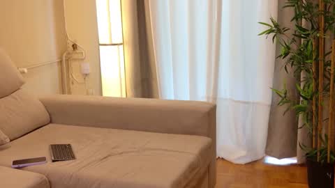 isabellauribe online show from September 18, 1:59 pm