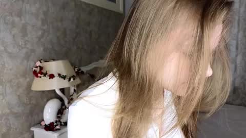 Isabelle online show from December 23, 8:42 am