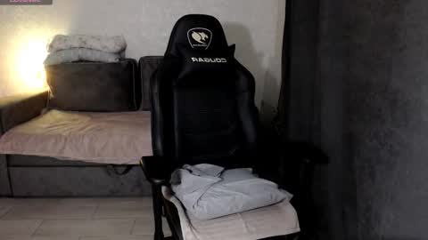 isabelswan online show from November 5, 5:04 pm