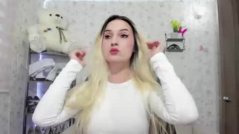 ISABELLA online show from June 6, 7:31 pm