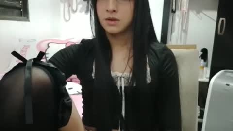 isatgirl online show from January 7, 11:15 am