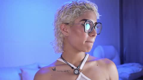 Isis online show from December 10, 10:05 pm