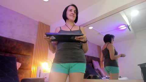 Snapshot of isisblakee chatting on October 3, 2:21 am Isis online show from October 3, 2:21 am