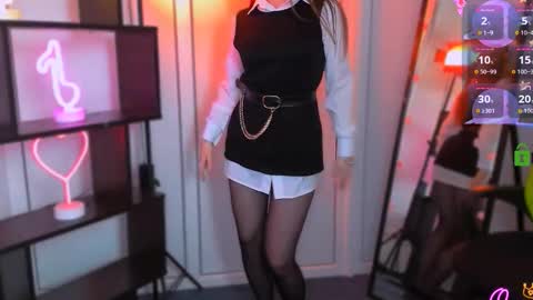 isla_dior online show from March 16, 5:50 pm