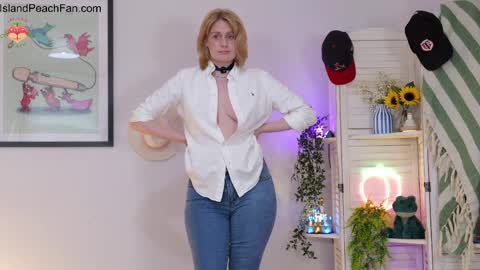 Lou  Peaches online show from April 3, 2:13 pm