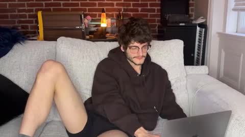 isocialmedia online show from February 3, 12:20 pm