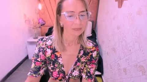 ISSA MILF online show from October 1, 2:16 pm