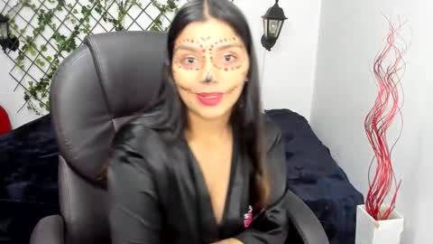 Issa  online show from October 31, 6:19 pm