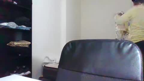 Snapshot of italianboybcn chatting on February 1, 8:18 am italianboybcn online show from February 1, 8:18 am