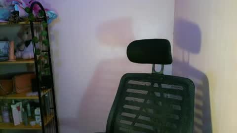 its_chloe20 online show from July 12, 11:24 am