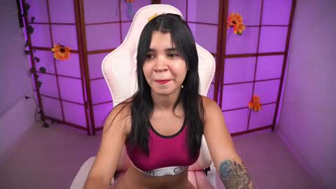 Snapshot of its_lola chatting on October 1, 2:10 am   online show from October 1, 2:10 am