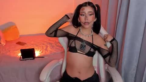 itsmroom online show from October 25, 6:13 am