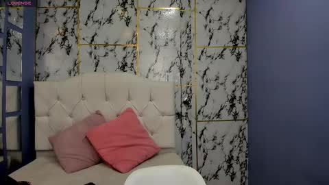 Itsuki N online show from December 20, 1:40 pm