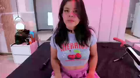 Snapshot of ivannabellini_ chatting on September 18, 1:37 pm     online show from September 18, 1:37 pm