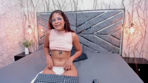 Snapshot of ivisbouncyass chatting on February 16, 2:43 pm Ivis  online show from February 16, 2:43 pm