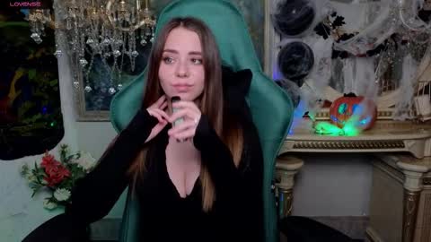 ivorywood_ online show from October 25, 4:29 pm