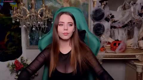 ivorywood_ online show from November 1, 5:01 pm