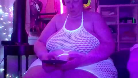 ivyjane3522 online show from June 2, 1:40 am