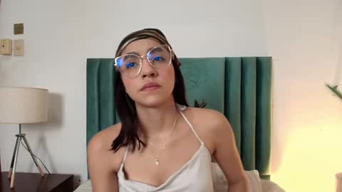 IvyJhonss online show from September 22, 11:58 am