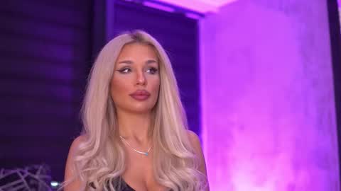 IvyRowa online show from October 1, 6:07 pm