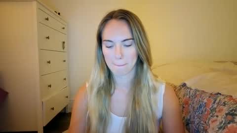 ivyyy1995 online show from October 19, 8:13 pm