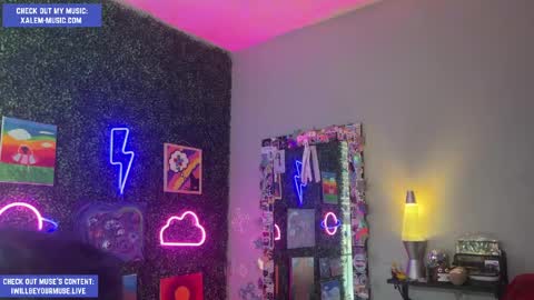 Muse hethey online show from April 8, 11:30 pm