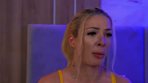 izabelle_02 online show from April 19, 3:40 am