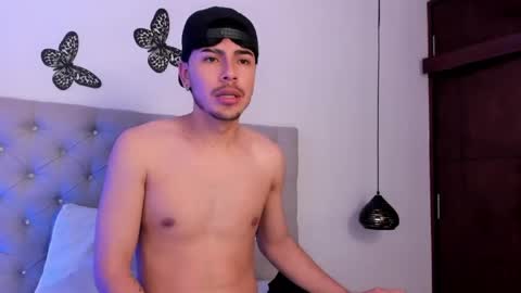 izack_01 online show from April 16, 2:28 pm