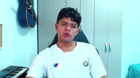 Izan online show from December 15, 3:52 pm