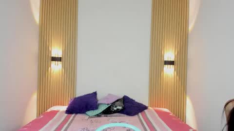 izelevans online show from February 3, 11:47 am